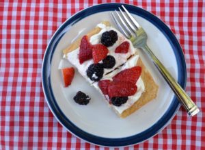 4th of July Fruit Pizza from www.ApronFreeCooking.com